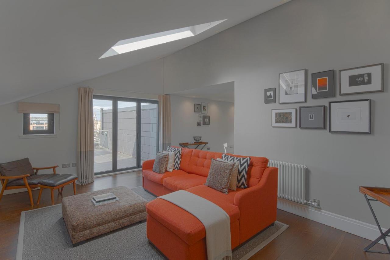 Cheval Old Town Chambers Aparthotel Εδιμβούργο Εξωτερικό φωτογραφία A living room with a skylight