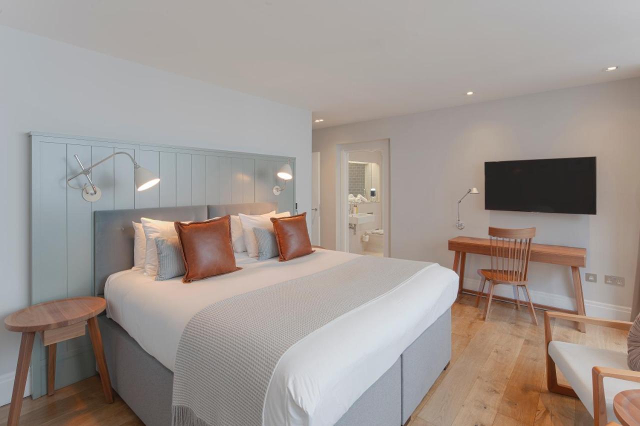 Cheval Old Town Chambers Aparthotel Εδιμβούργο Εξωτερικό φωτογραφία A bedroom at The Old Ship Hotel
