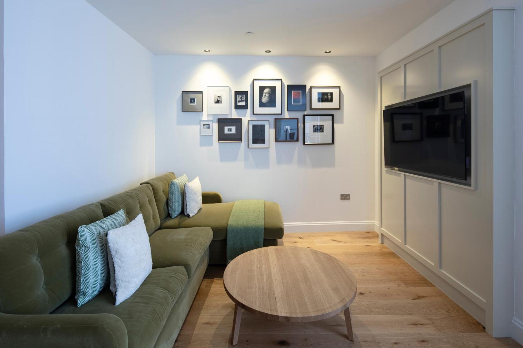 Cheval Old Town Chambers Aparthotel Εδιμβούργο Εξωτερικό φωτογραφία A living room with a television